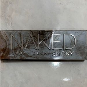 Brand New Urban Decay SMOKY Eyeshadow Palette